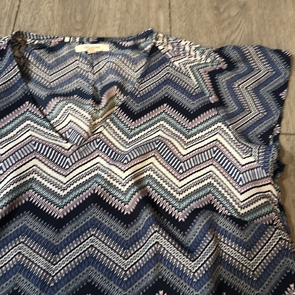 NWOT Maurice’s Chevron Patterned Women's Top - Blue and White size medium - Picture 2 of 3